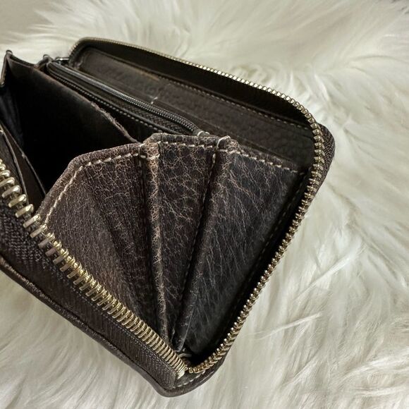 💯Authentic Gucci Zipped Long Wallet 🍀 - Picture 9 of 16